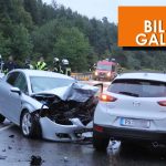 Der Ford landete bei dem Crash auf der Schutzplanke; der Seat drehte sich um 180 Grad und kollidierte mit dem Mazda. Foto: BeckerBredel.