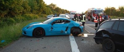 Die beiden Verurteilten waren zunächst miteinander und dann mit vier weiteren Autos kollidiert. Foto: Polizei.