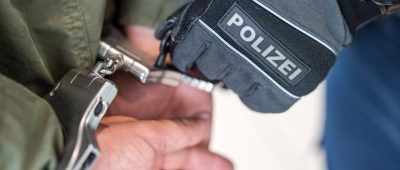 Die Ermittler fassten den Mann bei Wohnungsdurchsuchungen im Landkreis Trier-Saarburg. Foto: Polizei