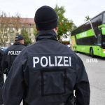 Die Bundespolizei griff den Bulgaren mit einem Säugling in einem Fernbus in Saarbrücken auf. Symbolfoto: Felix Kästle/dpa-Bildfunk