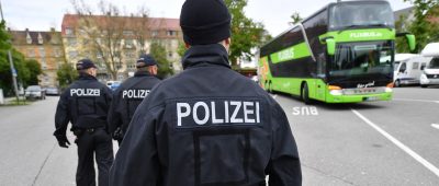 Die Bundespolizei griff den Bulgaren mit einem Säugling in einem Fernbus in Saarbrücken auf. Symbolfoto: Felix Kästle/dpa-Bildfunk