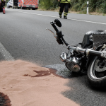 Ein Motorradfahrer krachte auf der L201 in Gersheim in einen Pkw. Symbolfoto: Christian Arndt/Feuerwehr Herdecke.