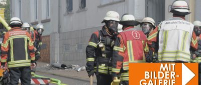 Zahlreiche Feuerwehrleute kämpften gegen die Flammen in Saarbrücken-Malstatt an. Foto: BeckerBredel