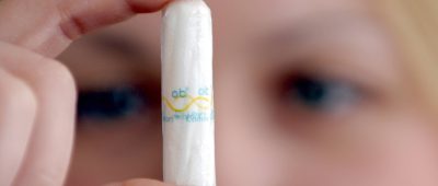 Hygiene-Produkte wie Tampons sollen bald günstiger werden. Foto: Federico Gambarini/dpa-Bildfunk.