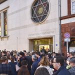 An der Mahnwache vor der Synagoge in Saarbrücken hatten sich zum Gedenken an den Anschlag in Halle etwa 1.500 Menschen versammelt. Foto.BeckerBredel