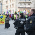 Kurden demonstrieren am Mittwoch in der Saarbrücker Innenstadt gegen den türkischen Einmarsch in Nordsyrien. . Foto: BeckerBredel