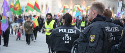 Rund 500 Menschen nahmen an der Demo in Saarbrücken teil. Foto: BeckerBredel