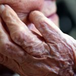 Im Saarland haben Frauen deutschlandweit die niedrigste Lebenserwartung. Symbolfoto: Britta Pedersen/dpa-Bildfunk