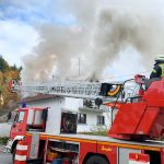 Aktuell läuft im saarländischen Honzrath ein Großeinsatz der Feuerwehr, da ein Wohnhaus brennt. Foto: Becker & Bredel