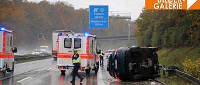 Das Fahrzeug des 51-Jährigen hatte sich auf der A8 bei Neunkirchen überschlagen. Foto: Christopher Benkert/Feuerwehr Neunkirchen