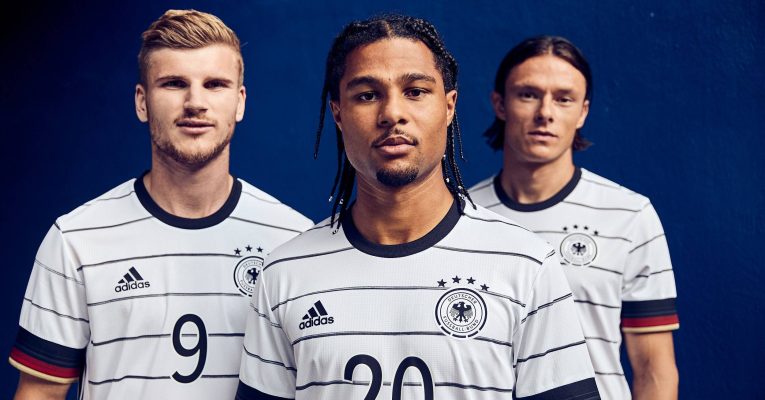 Adidas stellte das neue Trikot der deutschen Fußballnationalmannschaft vor. Foto: Adidas/dpa-Bildfunk