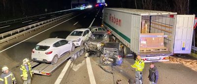 Zwei Fahrer wurden bei dem Unfall verletzt. Foto: Freiwillige Feuerwehr Neunkirchen-Innestadt/Facebook