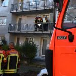 Die Feuerwehr führte Messungen durch und lüftete die Wohnung. Foto: BeckerBredel