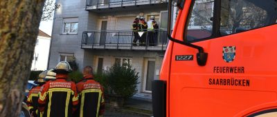 Die Feuerwehr führte Messungen durch und lüftete die Wohnung. Foto: BeckerBredel