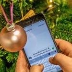 Im Saarland verzichtet man an Weihnachten deutschlandweit am häufigsten auf das Smartphone. Symbolfoto: Michael Kappeler/dpa-Bildfunk