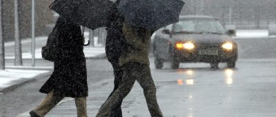 Vor allem am Freitag, den 13. Dezember wird es im Saarland ungemütlich. Symbolfoto: Wolfgang Kumm/dpa-Bildfunk