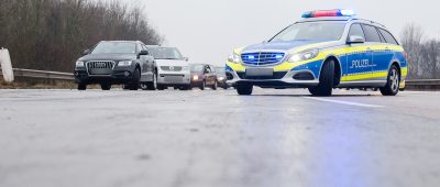 Auf der A1 bei Tholey kam es am gestrigen Samstag (04.01.2020) zu zwei Unfällen infolge von Blitzeis. Symbolfoto:  Daniel Bockwoldt/dpa-Bildfunk