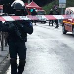 Wie auch bei dem Vorfall nahe Paris (hier als Symbolfoto zu sehen), war der Angreifer in Metz mit einem Messer bewaffnet. Foto: dpa-Bildfunk/Oleg Cetinic/AP