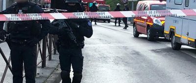 Wie auch bei dem Vorfall nahe Paris (hier als Symbolfoto zu sehen), war der Angreifer in Metz mit einem Messer bewaffnet. Foto: dpa-Bildfunk/Oleg Cetinic/AP