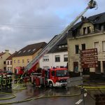 Das Feuer in Losheim-Wahlen brach in einem Wohnhaus aus. Foto: Brandon-Lee Posse/SOL.DE