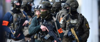 Mitglieder des SEK unterstützen die Einsätze in Saarlouis, Dillingen und am Flughafen Frankfurt-Hahn. Symbolfoto: Uwe Anspach/dpa-Bildfunk