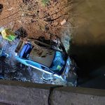 Das Auto landete nach dem Unfall im Köllerbach. Foto: BeckerBredel