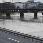 Wegen Hochwassergefahr ist die Saarbrücker Stadtautobahn aktuell von einer Sperrung bedroht. Die Polizei hat entsprechende Vorbereitungen gestartet. Archivfoto: BeckerBredel