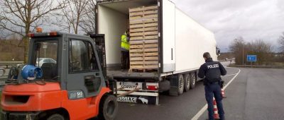 Auf einem Parkplatz in Waldmohr wurde in einem Laster ein Flüchtling entdeckt. Symbolfoto: Andy Eberlein/dpa-Bildfunk