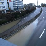 Das Wasser ist deutlich auf die Fahrbahn der Stadtautobahn in Saarbrücken vorgedrungen. Foto: red