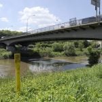 Die Luisenthaler Brücke über der A620 wird an zwei Wochenenden gesperrt. Archivfoto: BeckerBredel