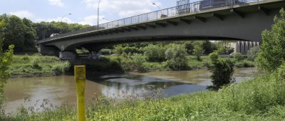 Die Luisenthaler Brücke über der A620 wird an zwei Wochenenden gesperrt. Archivfoto: BeckerBredel