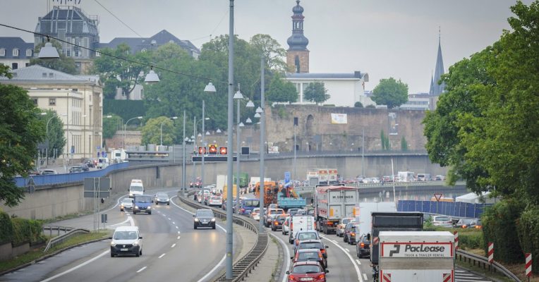 Im Saarland standen Verkehrsteilnehmer 2019 deutlich länger im Stau als noch im Vorjahr. Archivfoto: BeckerBredel