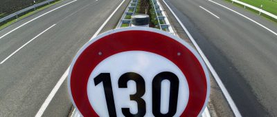 Würde ein Tempolimit von 130 km/h die Autobahnen in Deutschland sicherer machen? Symbolfoto: Martin Schutt/dpa-Bildfunk