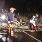 Durch das heftige Unwetter im Saarland kam es allein in der vergangenen Nacht von Sonntag auf Montag (10.02.2020) zu mehreren Hundert Einsätzen von Feuerwehr, Polizei und THW.