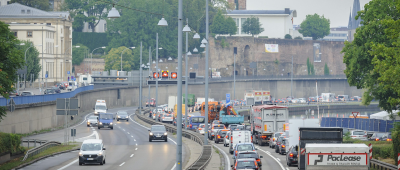 Der Saarbrücker Bürgerforum e. V. will die Frequenz der Autofahrer in Saarbrücken eindämmen. Symbolfoto: BeckerBredel