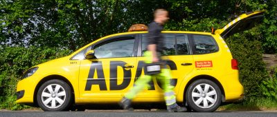 Pro Tag fährt der ADAC im Saarland durchschnittlich zu 158 Einsätzen. Foto: Christophe Gateau/dpa-Bildfunk