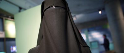 Die CDU-Landtagsfraktion im Saar-Landtag möchte Burkas an Schulen verbieten. Foto: Henning Kaiser/dpa-Bildfunk