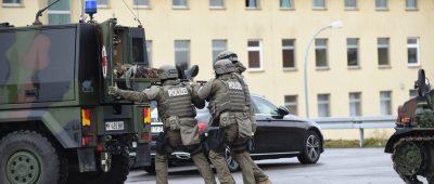 Unter anderem ging es darum, Verletzte zu bergen. Foto: Ministerium für Inneres, Bauen und Sport/Bildstelle Polizei