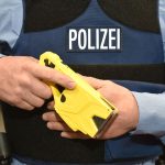 Gegen einen Hund musste die Polizei in Dillingen einen Taser einsetzen. Symbolfoto: BeckerBredel