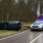 Ersthelfer befreiten die Frau aus ihrem Wagen. Foto: Florian Jung/Feuerwehr St. Ingbert