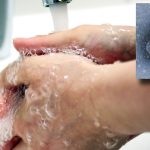 Die KKH ruft derzeit zu sorgfältigster Handhygiene auf. Symbolfotos: (Hintergrund) dpa-Bildfunk/Ole Spata | (Virus) dpa-Bildfunk/Arne Dedert