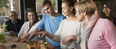 In Saarbrücken gibt es nun auch Touren des Anbieters "Eat The World". Pressefoto: Eva Häberle