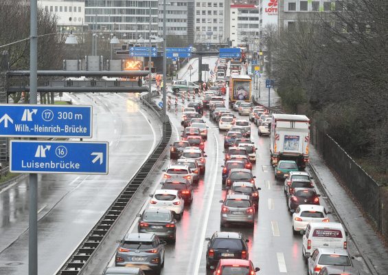 Vergleichsweise standen die Autofahrer im Saarland 2019 wenig im Stau. Symbolfoto: BeckerBredel