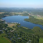 Der Center Parc am Bostalsee (hier zu sehen) schließt heute (16. März 2020). Symbolfoto: Wikimedia Commons/Tourist-Information Sankt Wendeler Land/CC3.0-Lizenz (Bild unverändert)