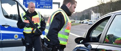 Seit dem Morgen kontrolliert die Bundespolizei Grenzübergänge wie hier an der Goldenen Bremm in Saarbrücken. Foto: BeckerBredel