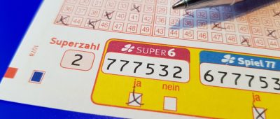 Der Schein für acht Euro brachte einem Tipper aus dem Saarpfalz-Kreis den Großgewinn. Foto: WestLotto / Bodo Kemper/WestLotto/obs/dpa-Bildfunk