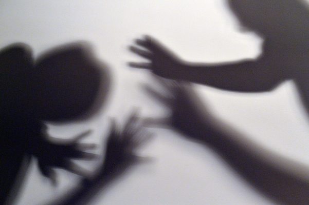 Häusliche Gewalt könnte in der Corona-Krise verstärkt zum Problem werden. Symbolfoto: Maurizio Gambarini/dpa-Bildfunk