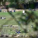 Wie hier in St. Ingbert tummelten sich bei gutem Wetter viele Saarländerinnen und Saarländer draußen. Gegen die Ausgangsbeschränkung verstießen aber die wenigsten. Foto: BeckerBredel