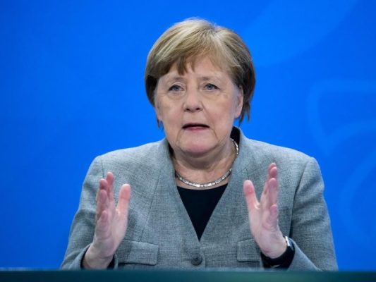 Bundeskanzlerin Angela Merkel äußert sich auf einer Pressekonferenz im Bundeskanzleramt. Foto: Bernd von Jutrczenka/dpa-Pool/dpa