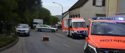 In Kirkel-Altstadt verlor ein Radfahrer am Samstag (18.04.2020) das Bewusstsein. Er musste in ein Krankenhaus gebracht werden. Foto: BeckerBredel